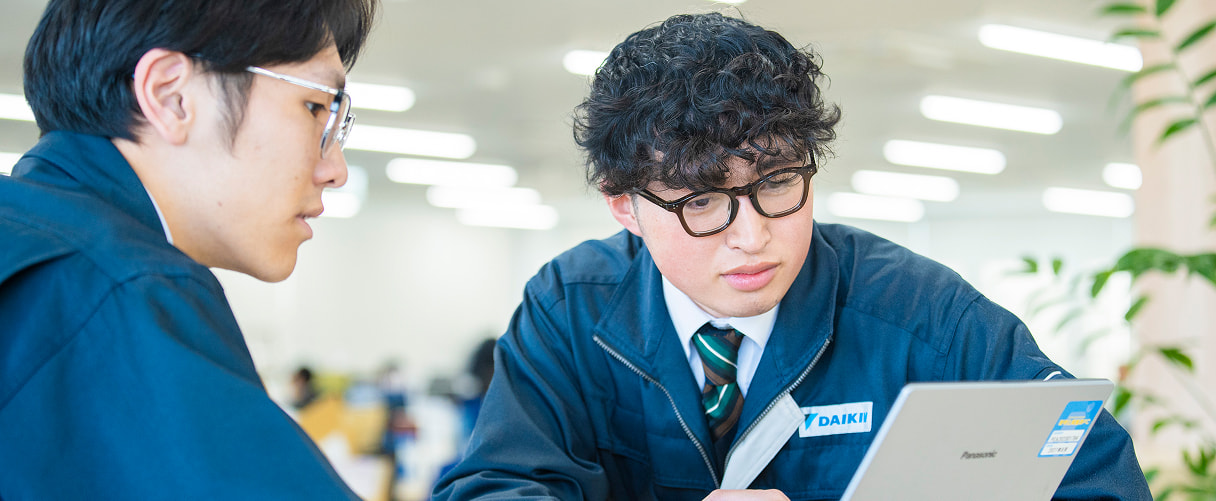 技術職の社員2人